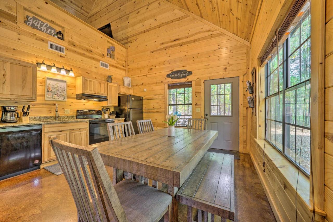 Cabin With Hot Tub And Games, 4 Mi To Beavers Bend! Broken Bow Exteriör bild
