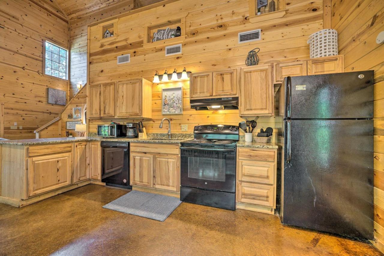 Cabin With Hot Tub And Games, 4 Mi To Beavers Bend! Broken Bow Exteriör bild