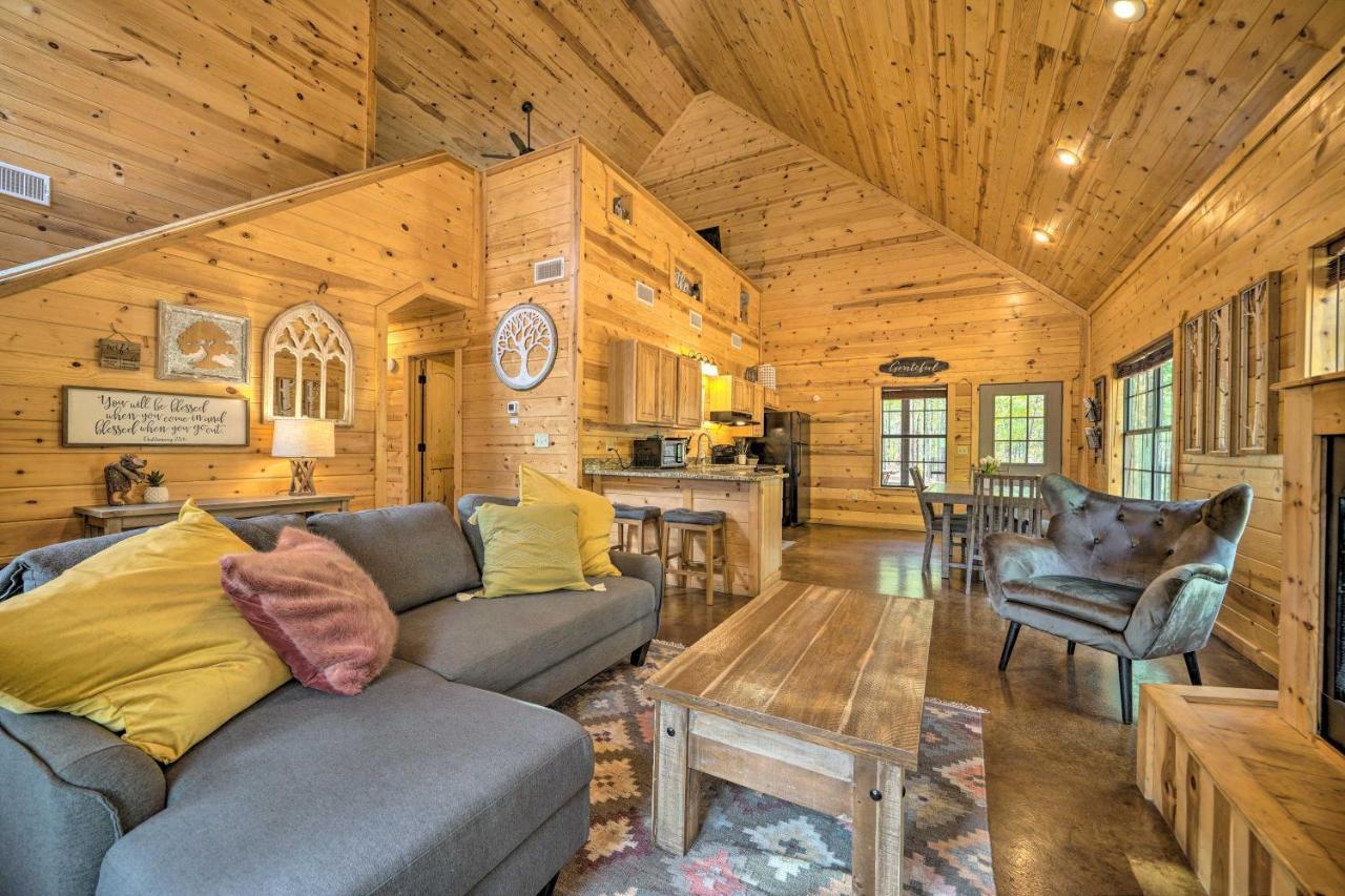 Cabin With Hot Tub And Games, 4 Mi To Beavers Bend! Broken Bow Exteriör bild