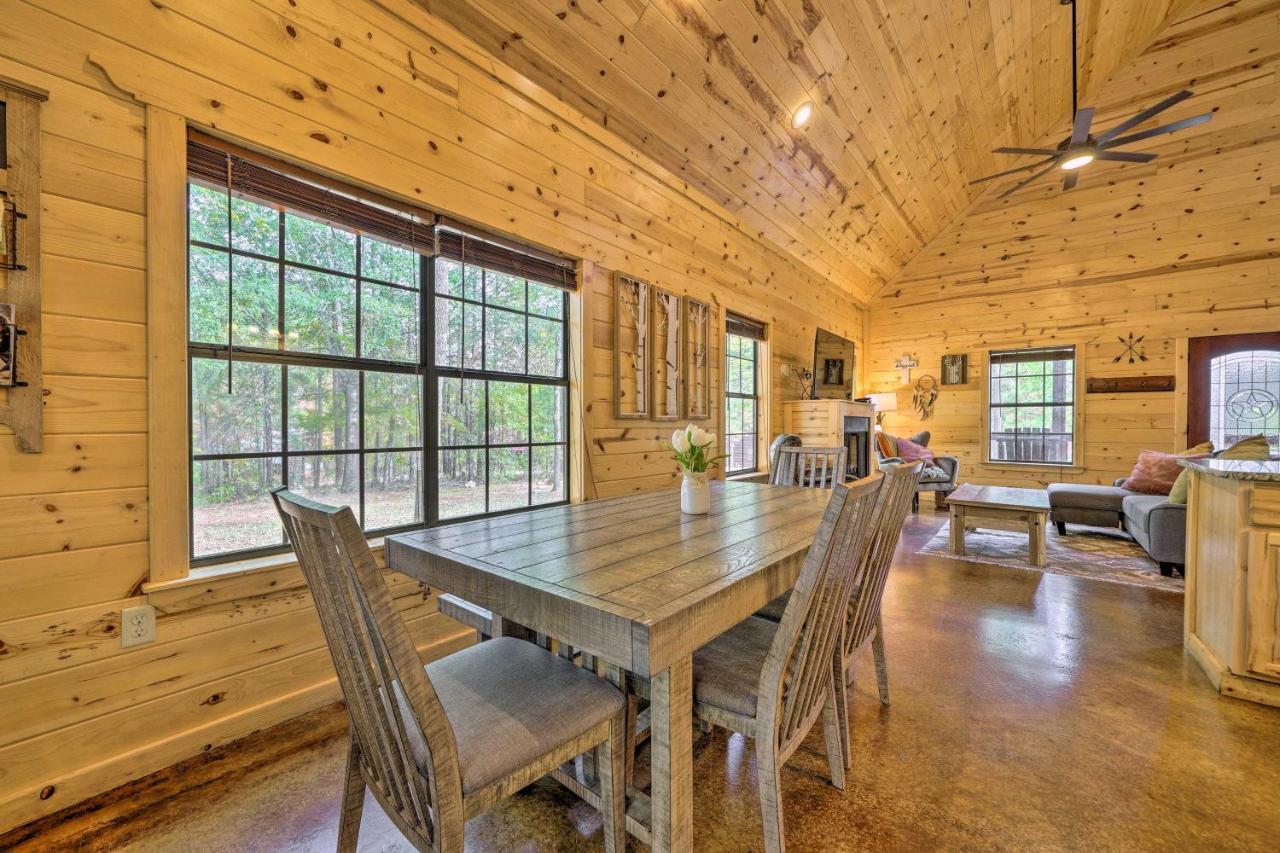Cabin With Hot Tub And Games, 4 Mi To Beavers Bend! Broken Bow Exteriör bild