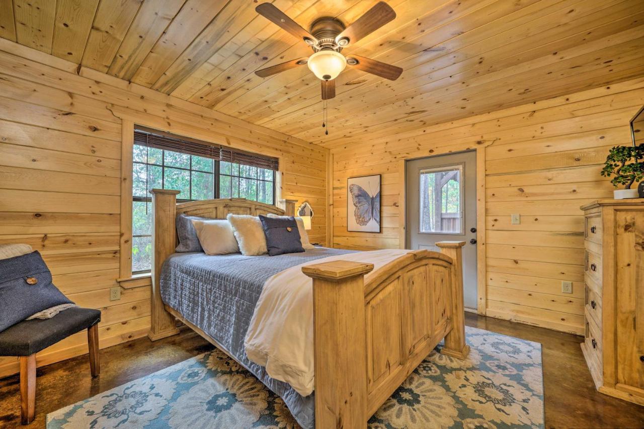 Cabin With Hot Tub And Games, 4 Mi To Beavers Bend! Broken Bow Exteriör bild