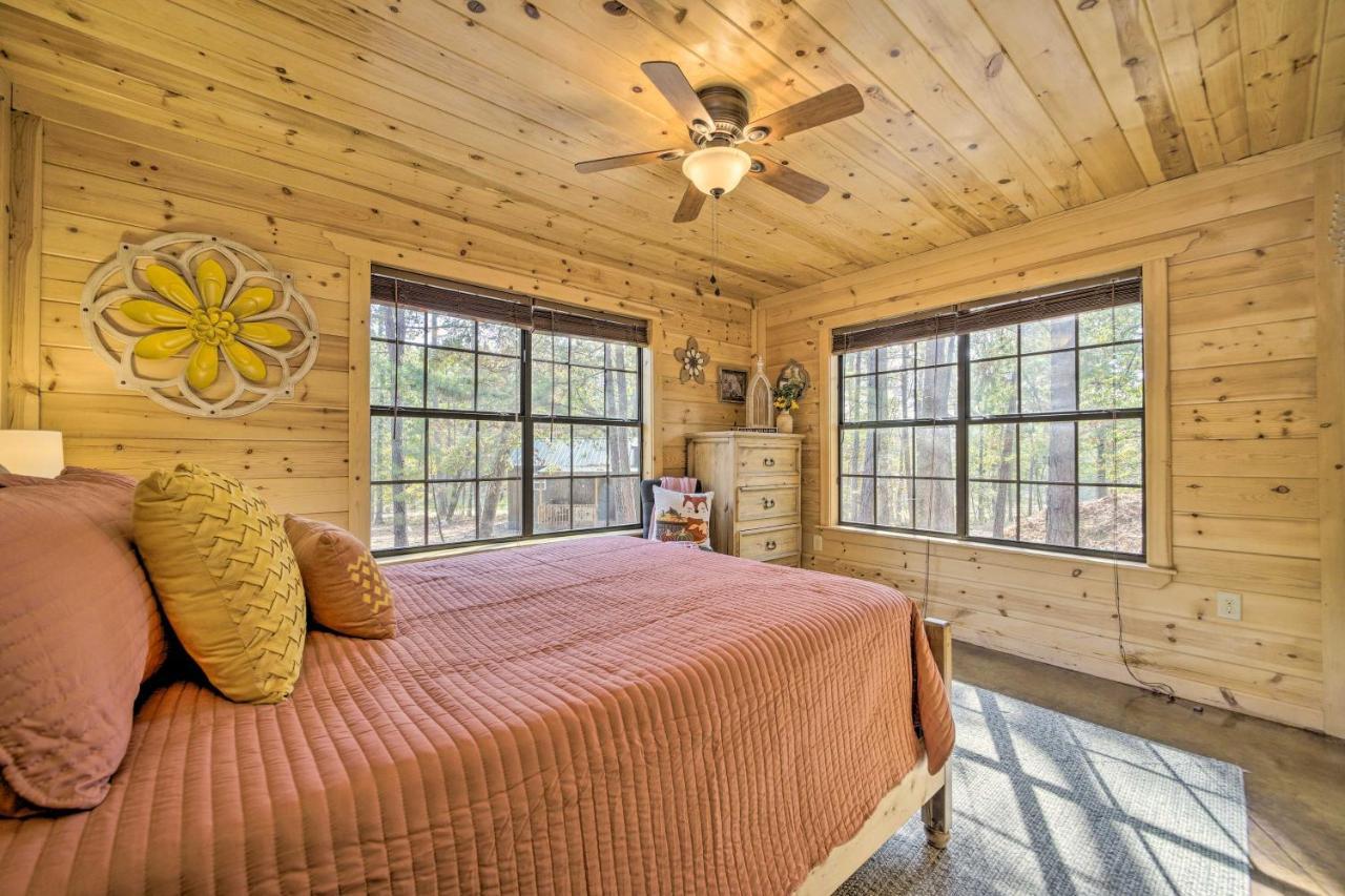 Cabin With Hot Tub And Games, 4 Mi To Beavers Bend! Broken Bow Exteriör bild