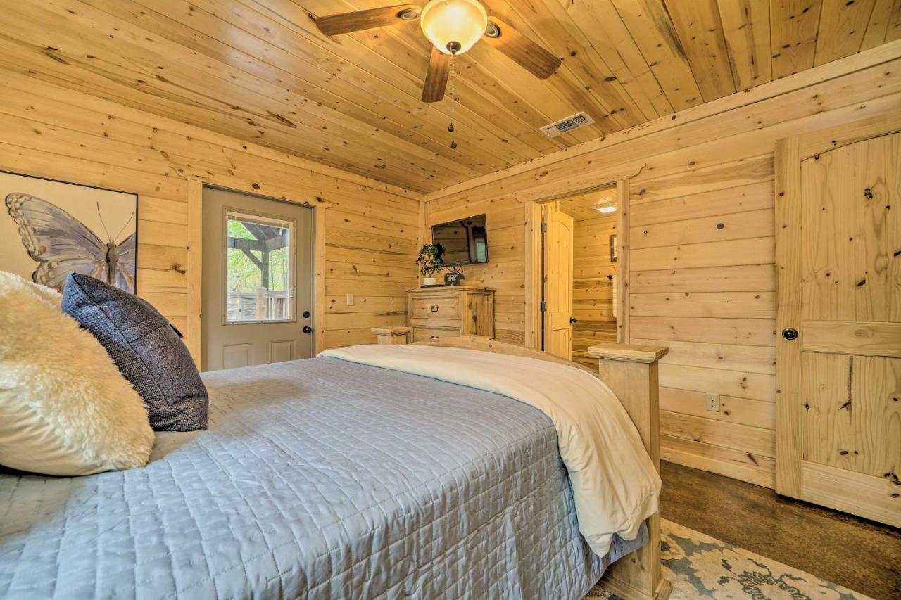 Cabin With Hot Tub And Games, 4 Mi To Beavers Bend! Broken Bow Exteriör bild
