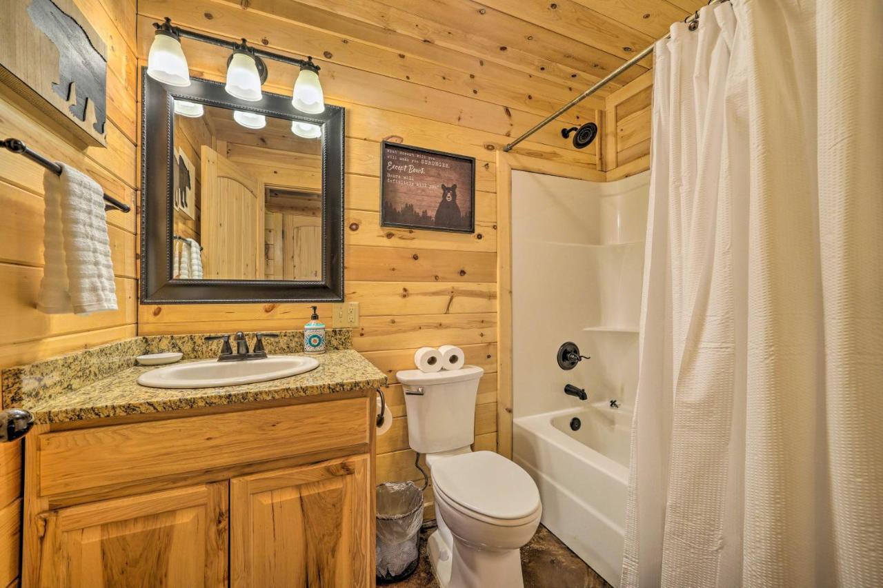 Cabin With Hot Tub And Games, 4 Mi To Beavers Bend! Broken Bow Exteriör bild