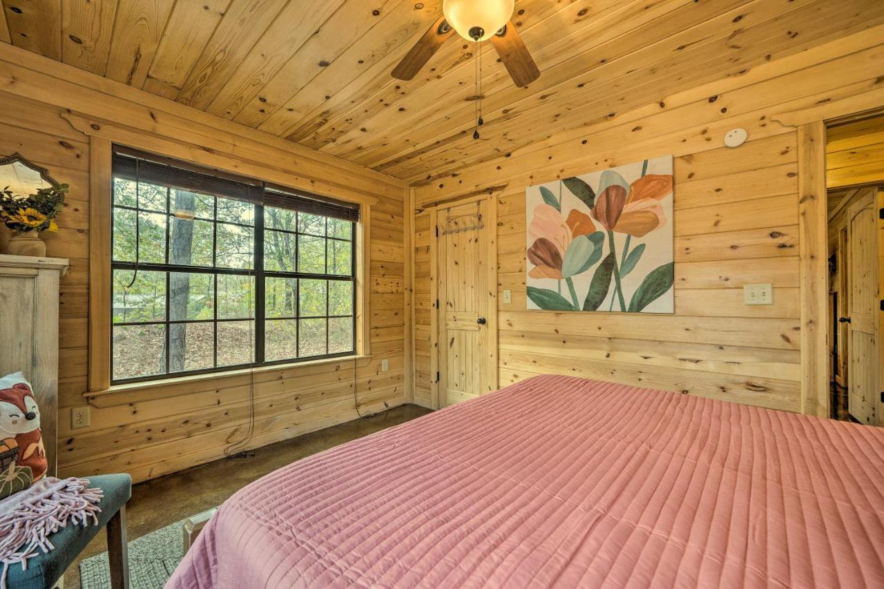Cabin With Hot Tub And Games, 4 Mi To Beavers Bend! Broken Bow Exteriör bild